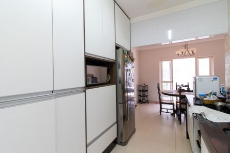 Casa à venda com 197m², 3 quartos e 2 vagas Casa à venda com 197m², 3 quartos e 2 vagasCozinha