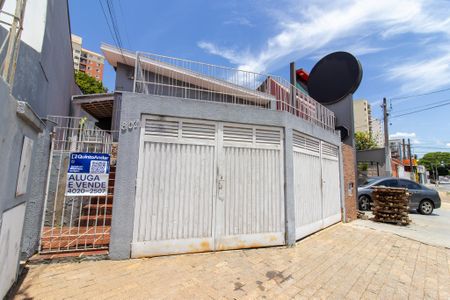 Casa à venda com 197m², 3 quartos e 2 vagas Casa à venda com 197m², 3 quartos e 2 vagasFachada