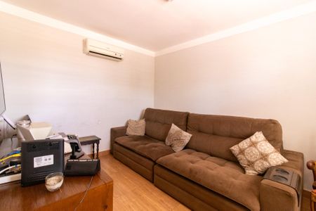 Sala de TV de casa para alugar com 3 quartos, 197m² em Vila Nova, Campinas