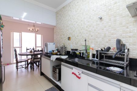 Casa à venda com 197m², 3 quartos e 2 vagas Casa à venda com 197m², 3 quartos e 2 vagasCozinha