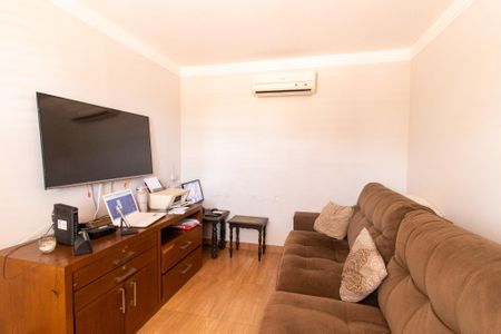 Casa à venda com 197m², 3 quartos e 2 vagas Casa à venda com 197m², 3 quartos e 2 vagasSala de TV