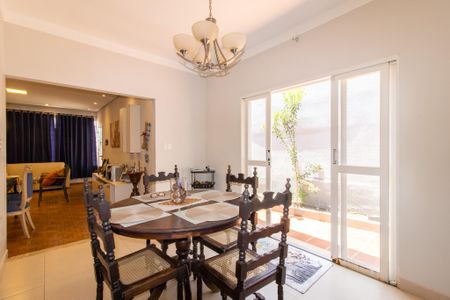 Casa à venda com 197m², 3 quartos e 2 vagas Casa à venda com 197m², 3 quartos e 2 vagasSala de Jantar