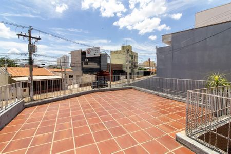 Casa à venda com 197m², 3 quartos e 2 vagas Casa à venda com 197m², 3 quartos e 2 vagasÁrea externa