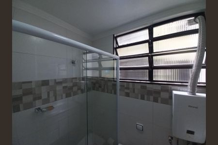 Banheiro de apartamento para alugar com 1 quarto, 27m² em Itararé, São Vicente