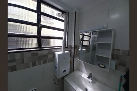 Banheiro de apartamento para alugar com 1 quarto, 27m² em Itararé, São Vicente