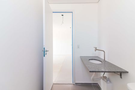 Banheiro de apartamento à venda com 2 quartos, 38m² em Vila Sonia, São Paulo