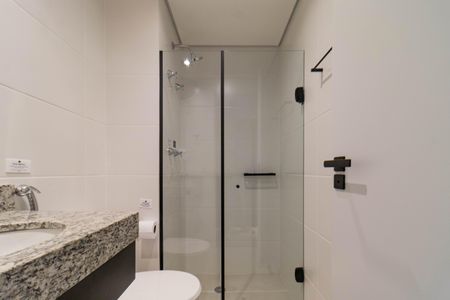 Banheiro de kitnet/studio para alugar com 1 quarto, 22m² em Perdizes, São Paulo