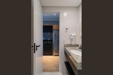 Banheiro de kitnet/studio para alugar com 1 quarto, 22m² em Perdizes, São Paulo