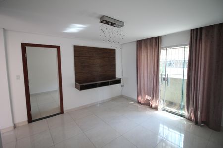 Sala de casa para alugar com 2 quartos, 80m² em Industrial, Contagem