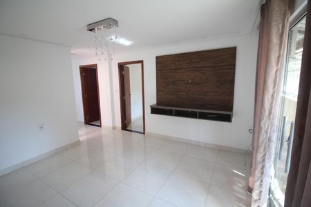 Sala de casa para alugar com 2 quartos, 80m² em Industrial, Contagem