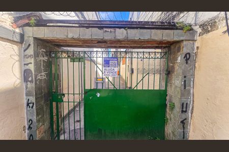 Apartamento para alugar com 70m², 2 quartos e sem vagaFachada com placa