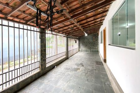 Garagem de casa à venda com 2 quartos, 200m² em Cenáculo, Belo Horizonte