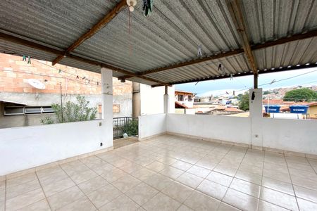 Casa à venda com 200m², 2 quartos e 2 vagas