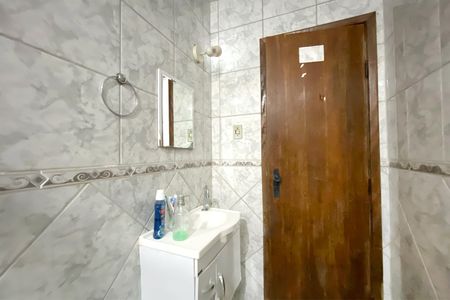 Casa à venda com 200m², 2 quartos e 2 vagas Casa à venda com 200m², 2 quartos e 2 vagasBanheiro