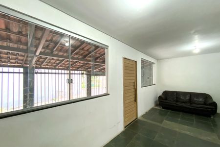 Casa à venda com 200m², 2 quartos e 2 vagas Casa à venda com 200m², 2 quartos e 2 vagasSala