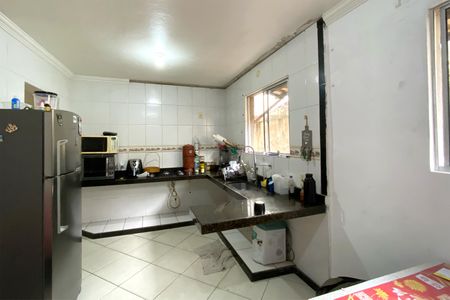 Casa à venda com 200m², 2 quartos e 2 vagas Casa à venda com 200m², 2 quartos e 2 vagasCozinha