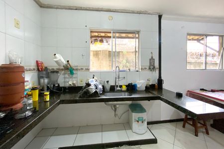 Casa à venda com 200m², 2 quartos e 2 vagas Casa à venda com 200m², 2 quartos e 2 vagasCozinha