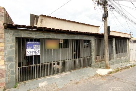 Casa à venda com 200m², 2 quartos e 2 vagas