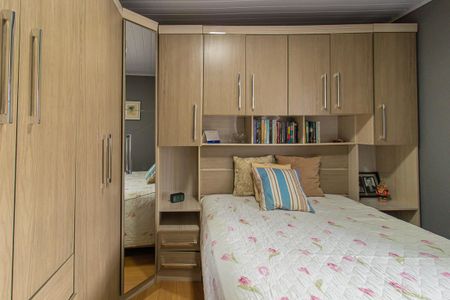 Quarto 1 de apartamento para alugar com 2 quartos, 44m² em Pinheirinho, Curitiba