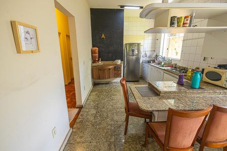 Casa à venda com 469m², 10 quartos e 4 vagascozinha