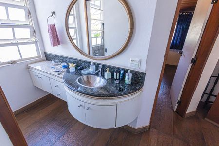 Casa à venda com 469m², 10 quartos e 4 vagasbanheiro