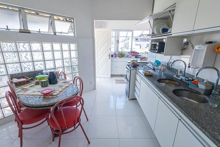 Casa à venda com 469m², 10 quartos e 4 vagascozinha