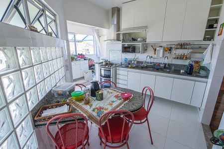 Casa à venda com 469m², 10 quartos e 4 vagascozinha