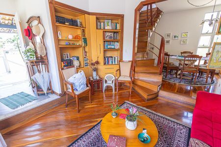 Casa à venda com 469m², 10 quartos e 4 vagas2ANDAR: sala