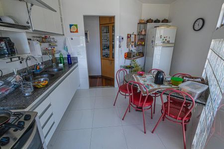 Casa à venda com 469m², 10 quartos e 4 vagascozinha