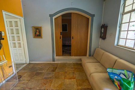 1º ANDAR: sala de casa à venda com 10 quartos, 469m² em Serrano, Belo Horizonte
