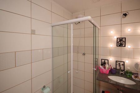 Casa de condomínio à venda com 112m², 3 quartos e 2 vagasBanheiro 2 