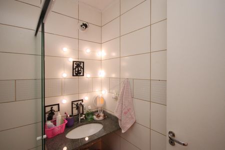 Casa de condomínio à venda com 112m², 3 quartos e 2 vagasBanheiro 2 