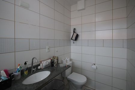 Casa de condomínio à venda com 112m², 3 quartos e 2 vagasBanheiro da Suíte