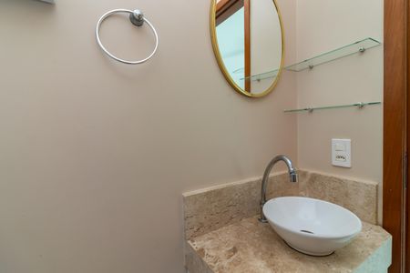 Casa de condomínio à venda com 64m², 2 quartos e 2 vagasLavabo