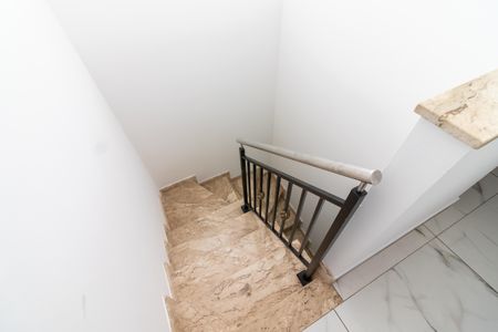 Casa de condomínio à venda com 64m², 2 quartos e 2 vagasEscada