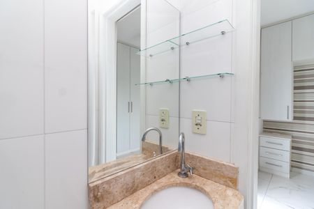 Casa de condomínio à venda com 64m², 2 quartos e 2 vagasBanheiro da Suíte 1