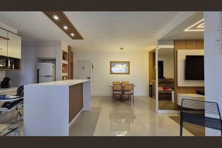 Apartamento à venda com 93m², 2 quartos e 3 vagasSala