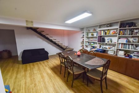 Casa à venda com 259m², 3 quartos e 2 vagas Casa à venda com 259m², 3 quartos e 2 vagasSalão