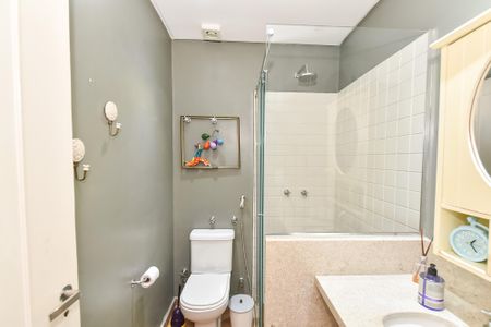 Casa à venda com 259m², 3 quartos e 2 vagas Casa à venda com 259m², 3 quartos e 2 vagasBanheiro