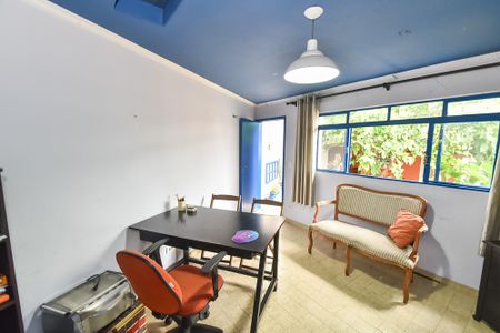 Casa à venda com 259m², 3 quartos e 2 vagas Casa à venda com 259m², 3 quartos e 2 vagasEdícula