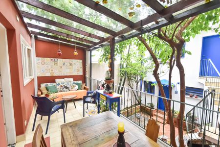 Casa à venda com 259m², 3 quartos e 2 vagas Casa à venda com 259m², 3 quartos e 2 vagasVaranda