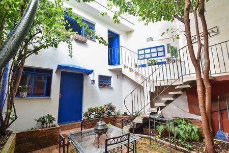 Casa à venda com 259m², 3 quartos e 2 vagas Casa à venda com 259m², 3 quartos e 2 vagasQuintal