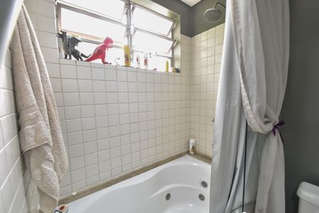 Casa à venda com 259m², 3 quartos e 2 vagas Casa à venda com 259m², 3 quartos e 2 vagasBanheiro da suíte