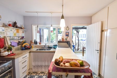 Casa à venda com 259m², 3 quartos e 2 vagas Casa à venda com 259m², 3 quartos e 2 vagasCozinha