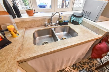 Casa à venda com 259m², 3 quartos e 2 vagas Casa à venda com 259m², 3 quartos e 2 vagasCozinha