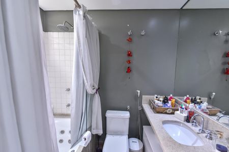 Casa à venda com 259m², 3 quartos e 2 vagas Casa à venda com 259m², 3 quartos e 2 vagasBanheiro da suíte