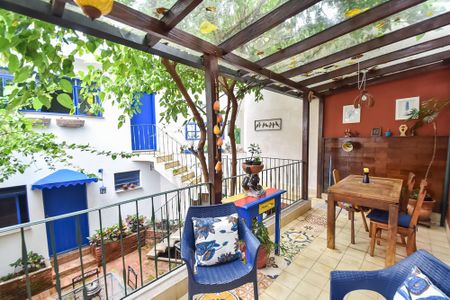 Casa à venda com 259m², 3 quartos e 2 vagas Casa à venda com 259m², 3 quartos e 2 vagasVaranda