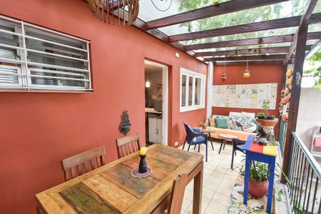 Casa à venda com 259m², 3 quartos e 2 vagas Casa à venda com 259m², 3 quartos e 2 vagasVaranda