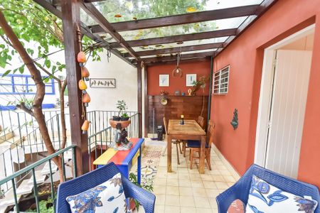 Casa à venda com 259m², 3 quartos e 2 vagas Casa à venda com 259m², 3 quartos e 2 vagasVaranda