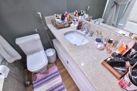 Casa à venda com 259m², 3 quartos e 2 vagas Casa à venda com 259m², 3 quartos e 2 vagasBanheiro da suíte